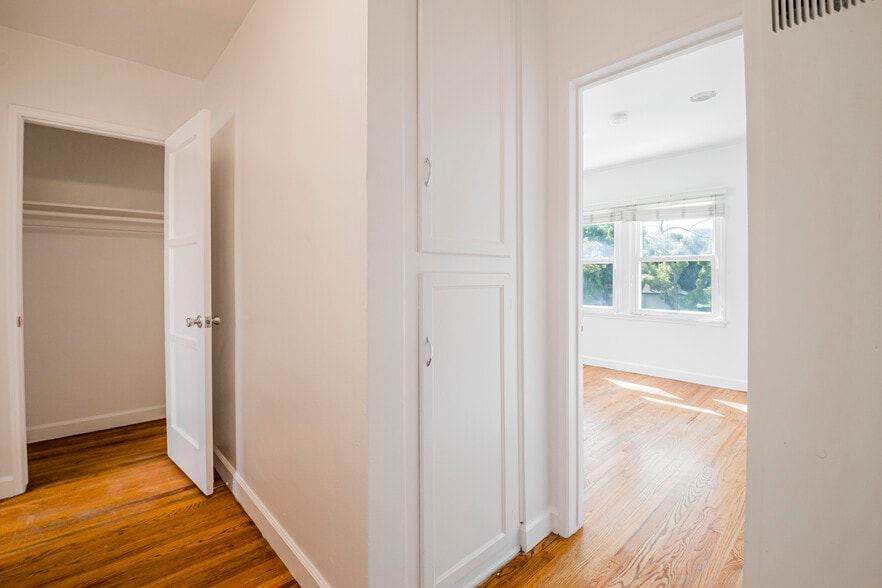 Building Photo - 8754.5 Belford Ave