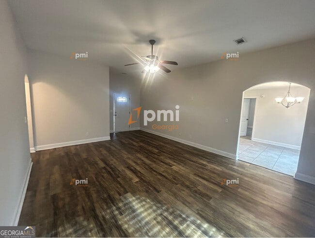 Building Photo - 209 Allington Walk