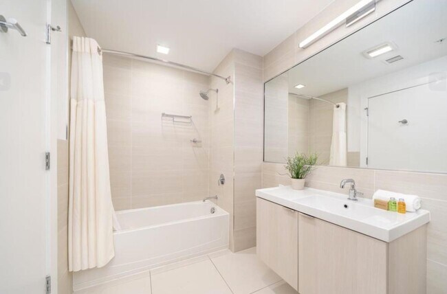 Building Photo - 1101 Grand St