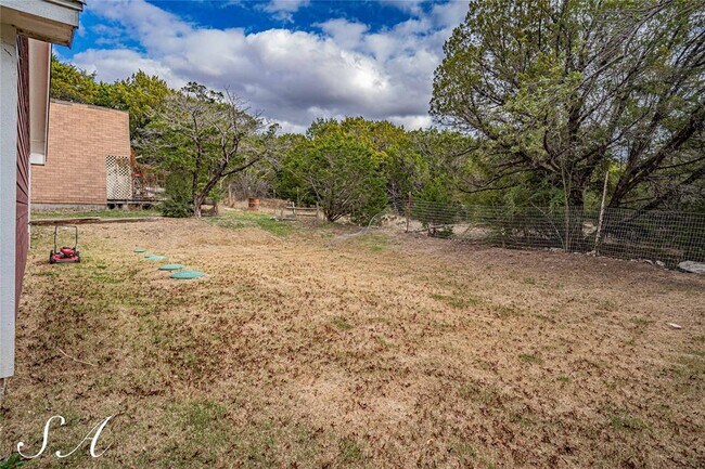 Building Photo - 1823 Hidden Valley Rd