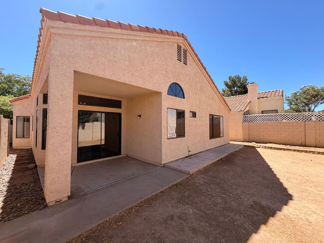 Building Photo - Warm & Charming single level 3 x 2 Home in Stonebridge Lakes!!