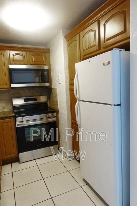 Building Photo - 495 NW 72nd Ave