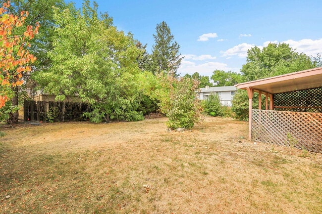 Building Photo - $2,600.00, 3-bed, 2.5-bath, located in Lak...