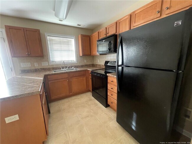 Building Photo - 1932 Lioncoward Dr