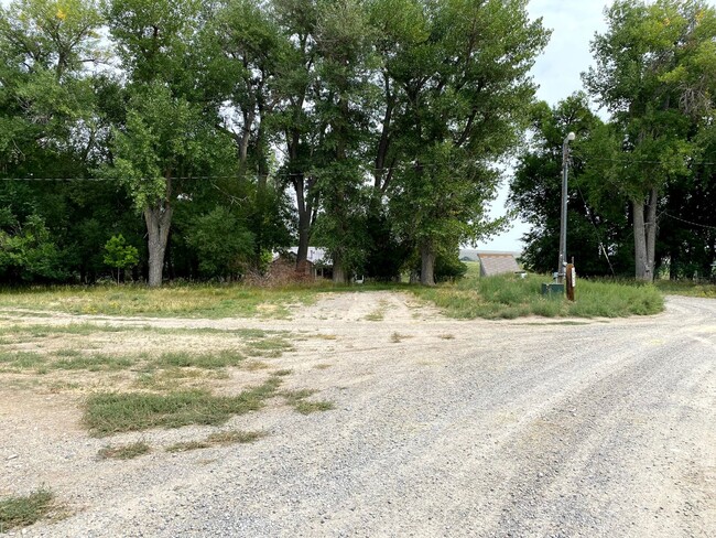 Building Photo - 3 Bedroom 1 Bath Rural Home Just South of ...