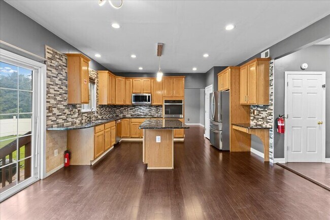 Building Photo - 49 Equestrian Dr