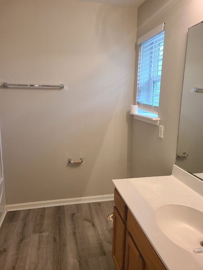 Building Photo - Two Bedroom Townhome in The Townes at Buck...