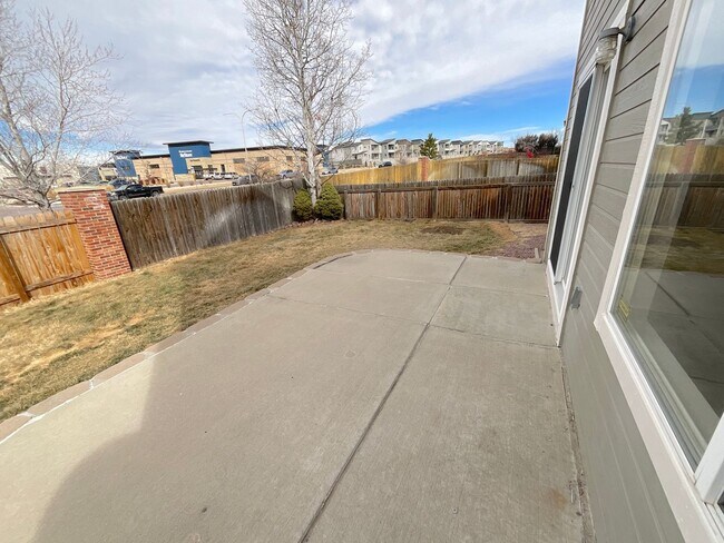 Building Photo - 3 Bedroom Home Available Near N Powers Blvd & Dublin Blvd!