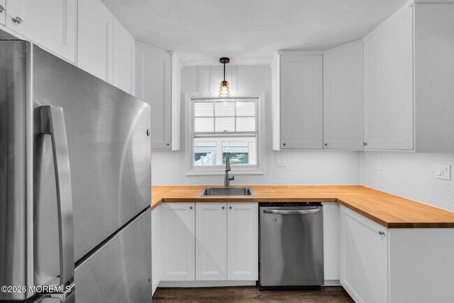 Building Photo - 633 Agnes Ave