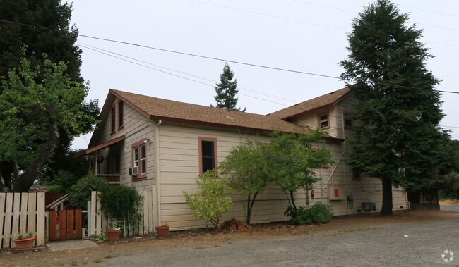 Building Photo - 1116 S Cloverdale Blvd