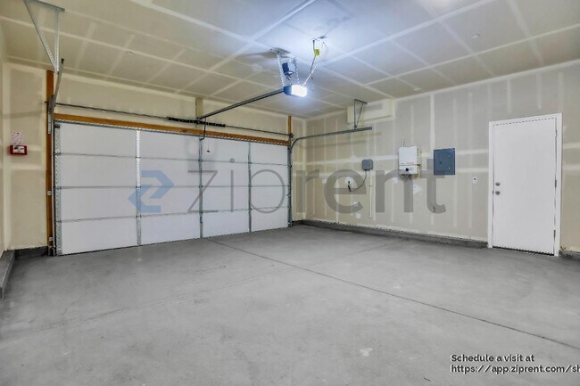 Building Photo - 15474 Hedges Dr
