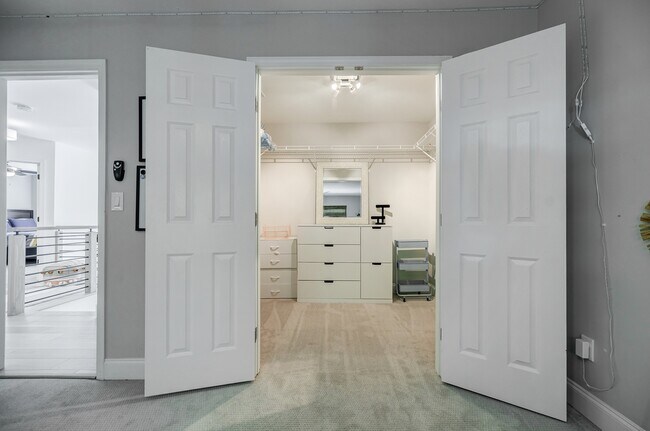 Building Photo - 2105 Brookridge Ter