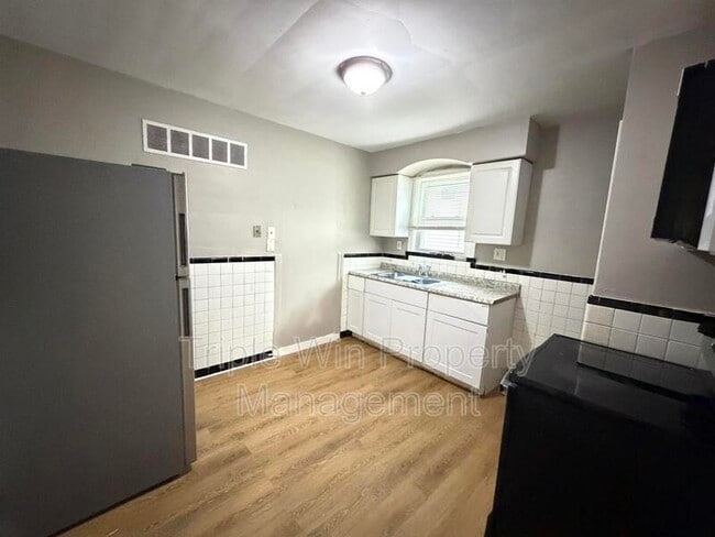 Building Photo - 2527 Switzer Ave