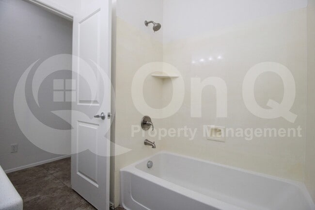 Building Photo - 3113 E Danbury Rd