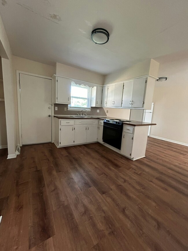 Primary Photo - 901 Centennial Dr