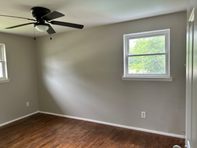 Building Photo - 1398 E Juliah Ave