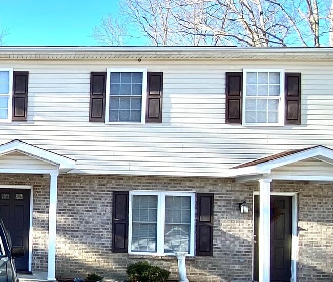 Primary Photo - 195 Leo Ln