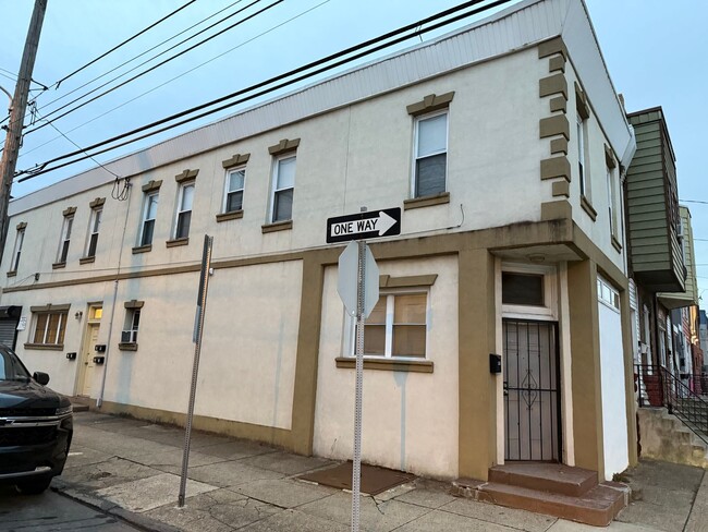 Primary Photo - 1801 S 21st St