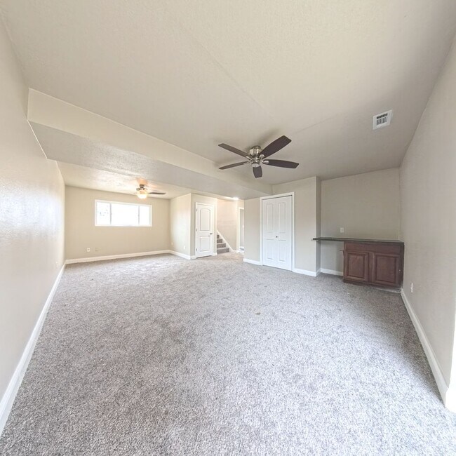 Building Photo - Charming 3 bedroom 2 bathroom home