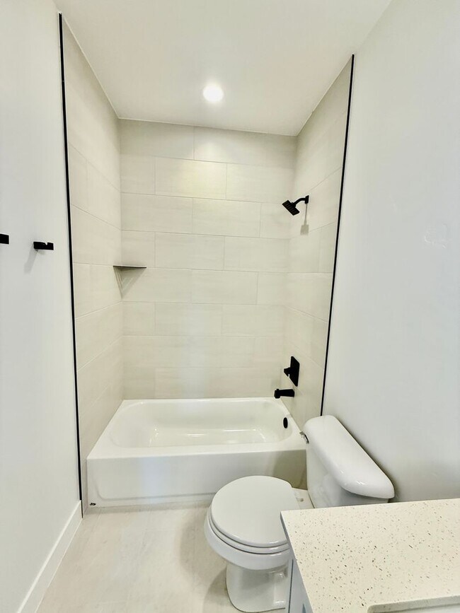 Building Photo - BRAND NEW Four Bedroom Townhome in Desert ...