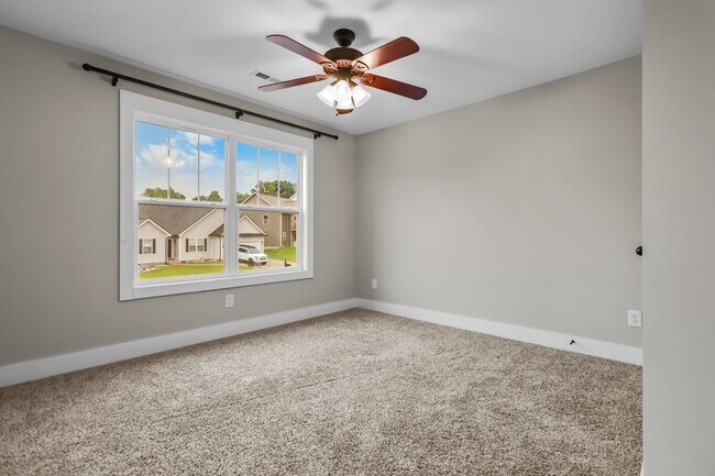 Building Photo - 515 Somerset Ln