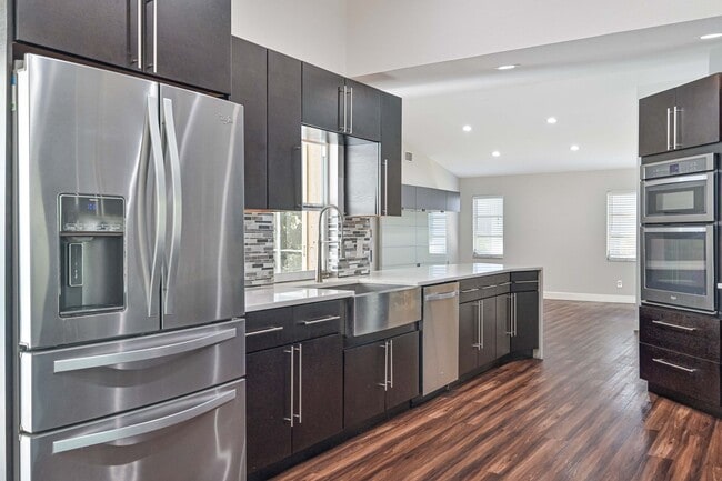 Building Photo - 4 Bed/ 2 Bath ~ Single Family Pool Home in San Carlos Park!