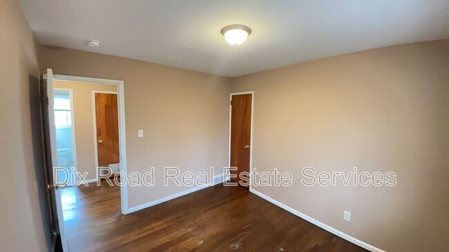 Building Photo - 5441 Bayside Dr