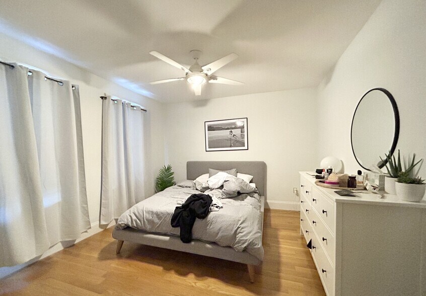 Building Photo - 916 Dorchester Ave