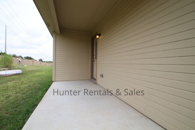 Building Photo - Airport and Texas A&M Central Texas Nearby!