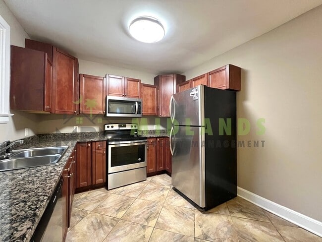 Building Photo - 2728 Holt Dr