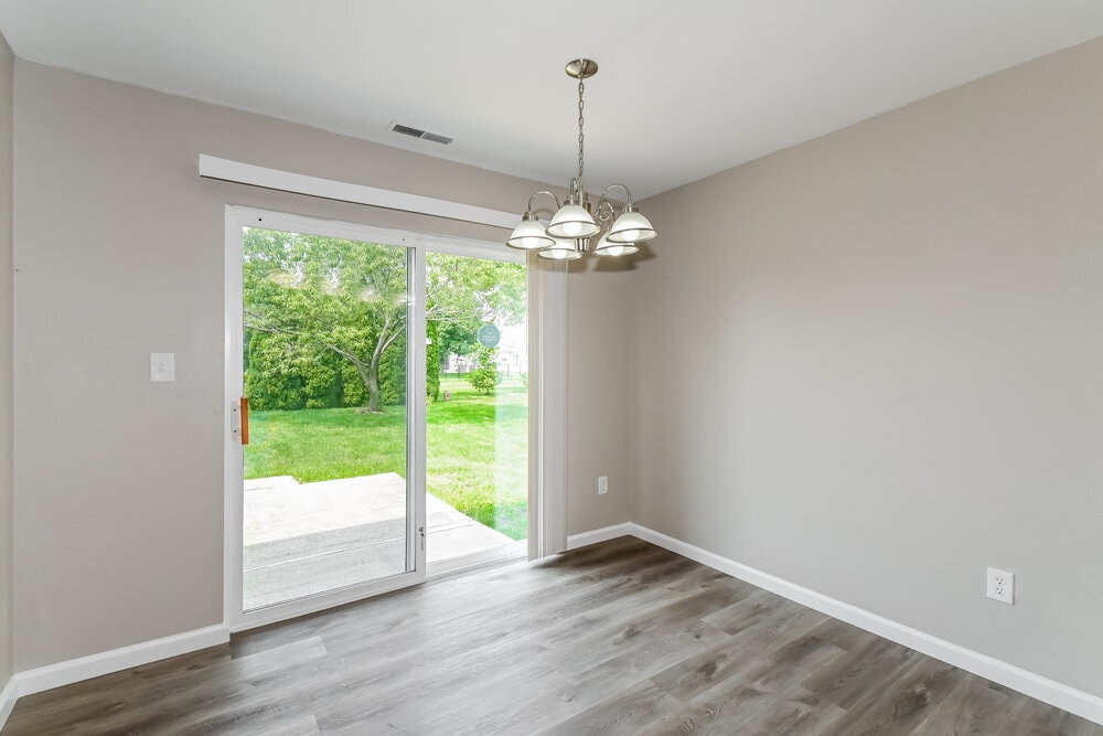 Building Photo - 302 Brookview Dr