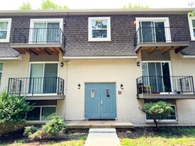 Building Photo - Royal Valley