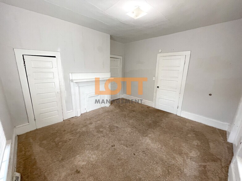 Building Photo - 108 Mulberry St