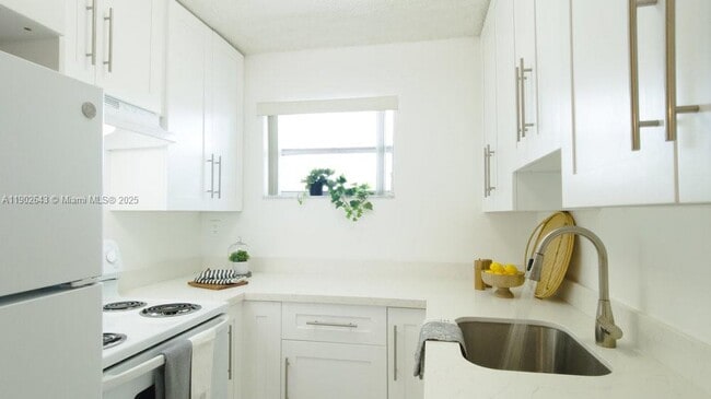 Primary Photo - 2496 SW 17th Ave