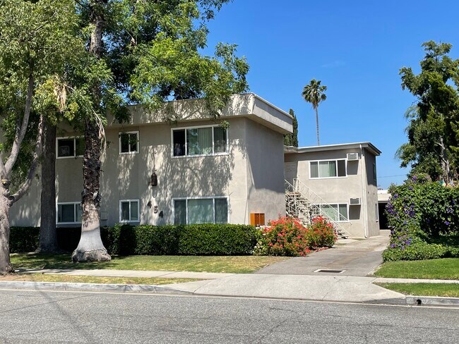 Primary Photo - 454 S Oak Knoll Ave