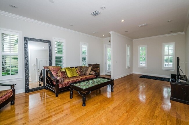 Building Photo - 924 Hemingway Cir