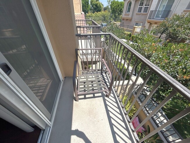 Building Photo - 17871 Shady View Dr