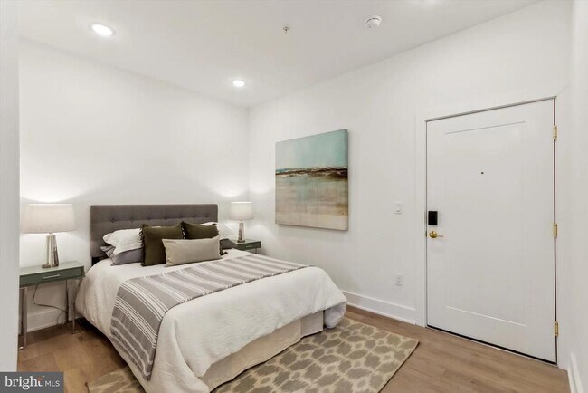 Building Photo - 367 W Hortter St