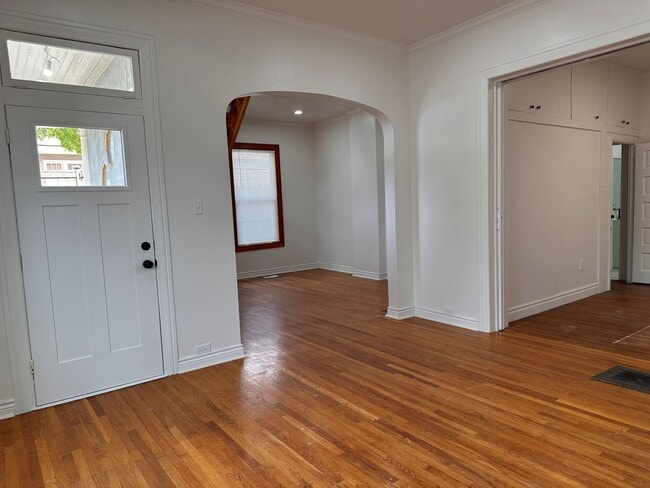 Building Photo - 3 Bedroom Home with 2 Car Garage