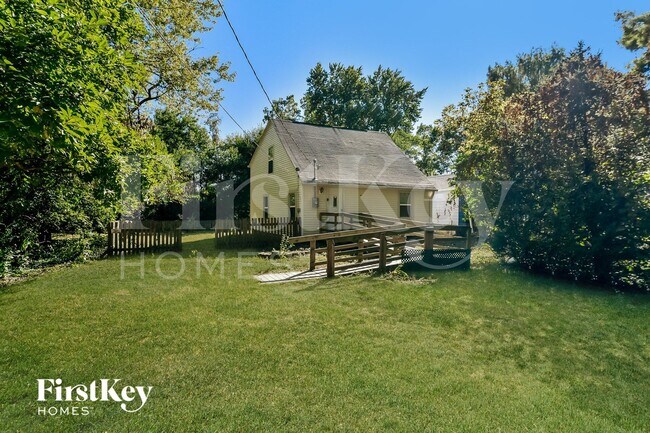 Building Photo - 2229 W 58th St