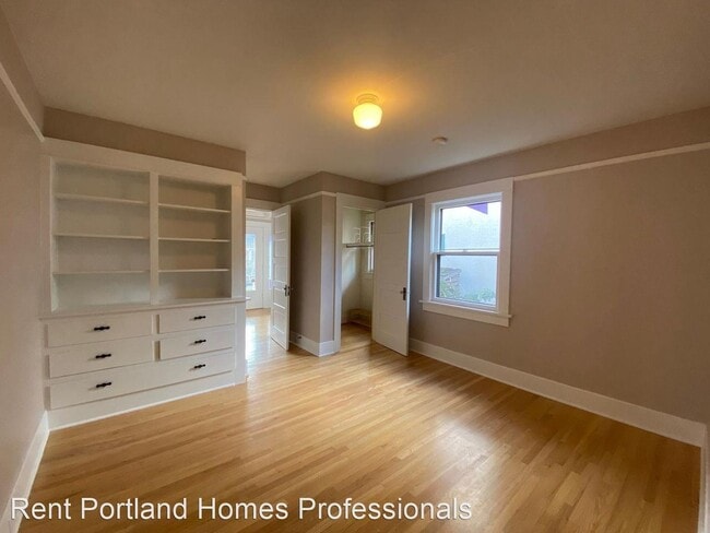 Building Photo - 4136 NE 25th Ave