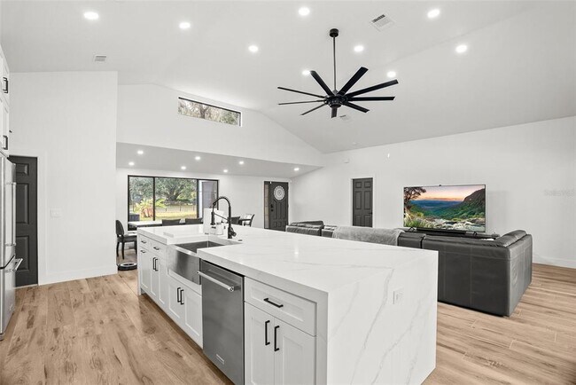 Building Photo - 15912 Willowdale Rd