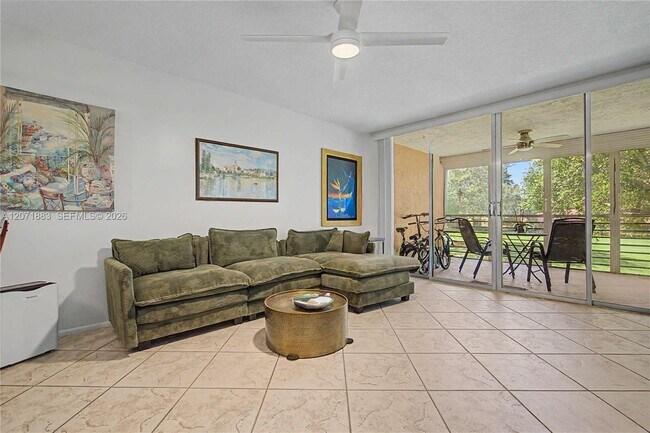 Building Photo - 9520 Seagrape Dr