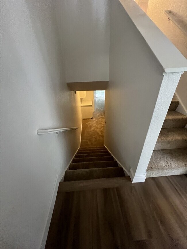 Building Photo - 235 Live Oak Cir