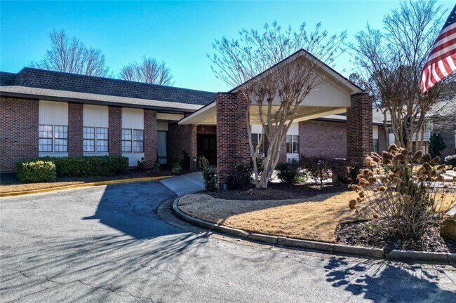 Primary Photo - 475 Mount Vernon Hwy NE