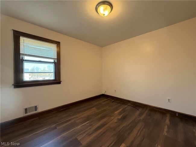Building Photo - 9405 Bancroft Ave