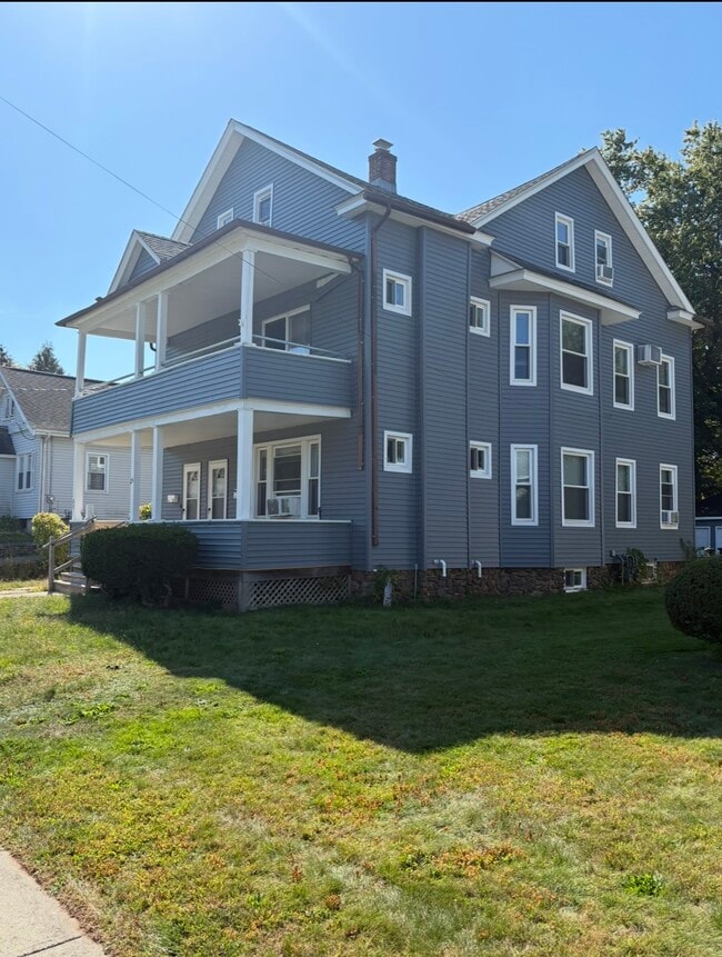 Building Photo - 25 Wellington St