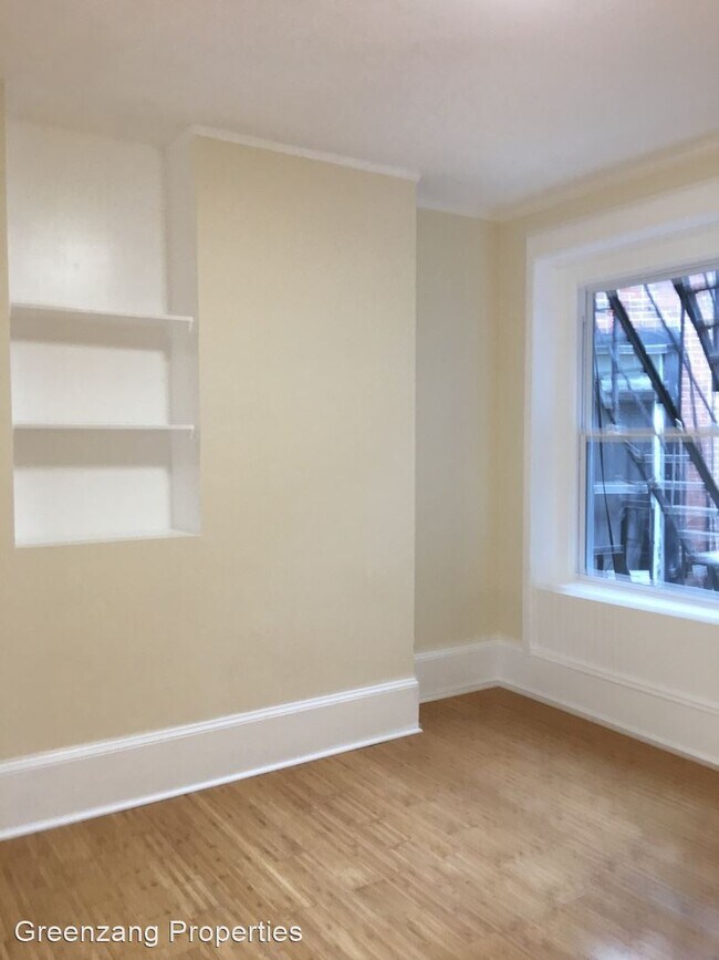 Building Photo - 2015 Locust St