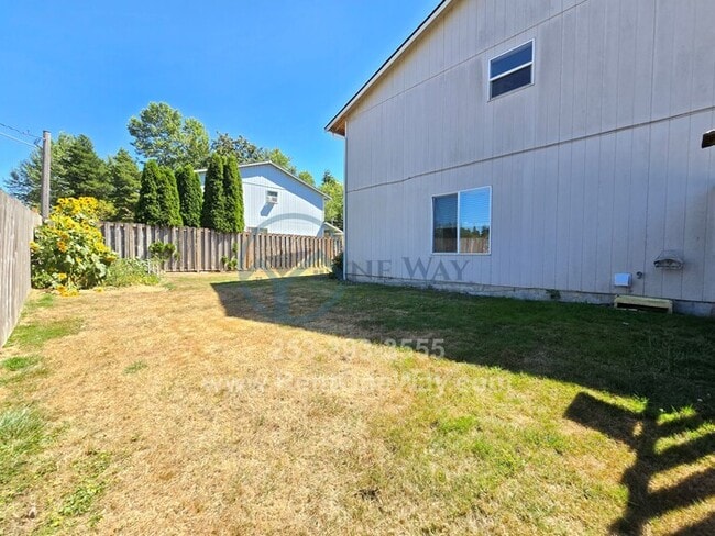 Building Photo - 610 11th Ave