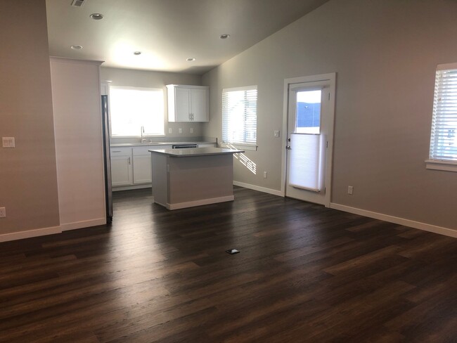 Building Photo - New construction 3 bedroom 2 bath Craftsma...